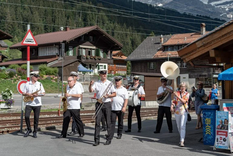 Hurricane Brassband speelt in Lenk (Zwitserland)